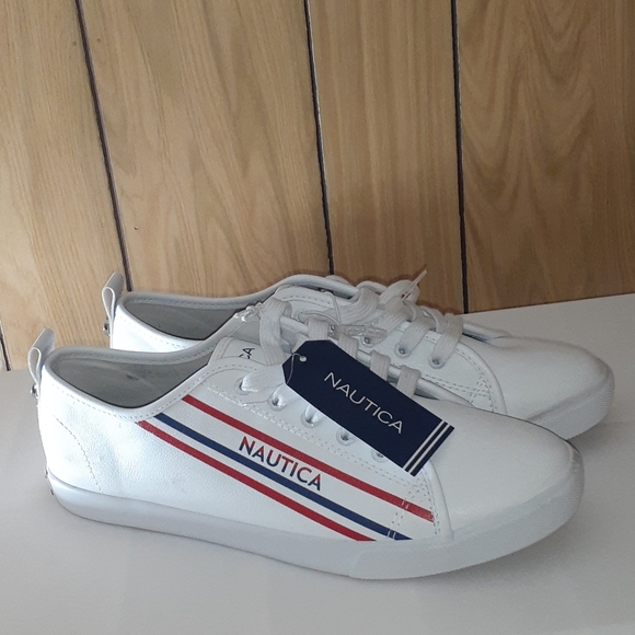 🆕🎁 Nautica White Tennis Shoes - Picture 2 of 10
